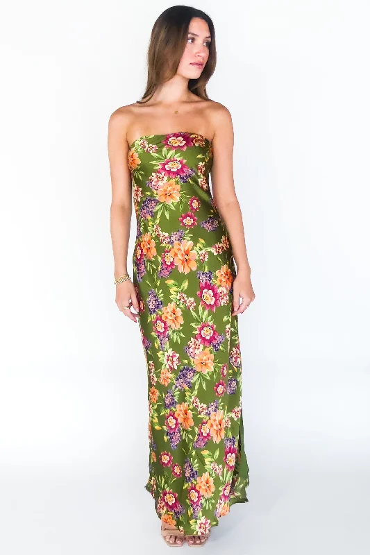 Long - Sleeve Women Dress in Velvet for a Luxurious Winter Look Long - Sleeve Women Dress in Velvet for a Luxurious Winter Look Art Of Bloom Strapless Maxi Dress